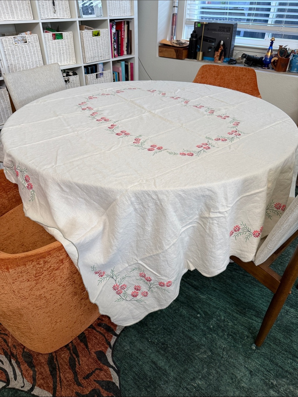 Vintage Lee Wards DexterFloral Round Tablecloth Cream with Pink Flowers linen